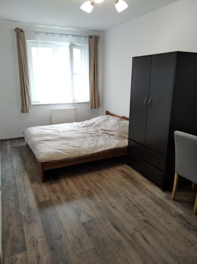 Nowe Wyposazone Mieszkanie Blisko Centrum Dla 4-Os Apartment Rzeszow Luaran gambar